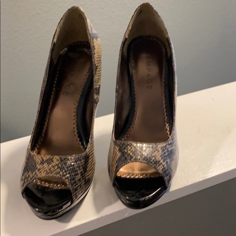 Heels Size 9 - image 1